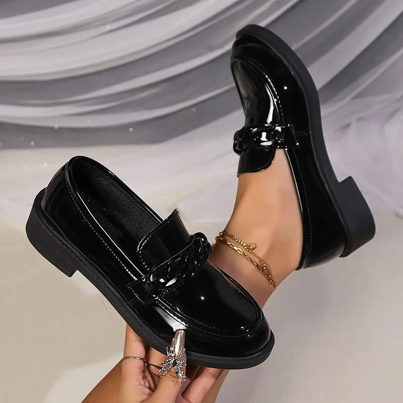 Mocassins à plateforme avec chaîne épaisse
