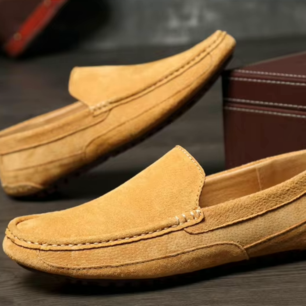 Mocassins beiges en daim pour homme