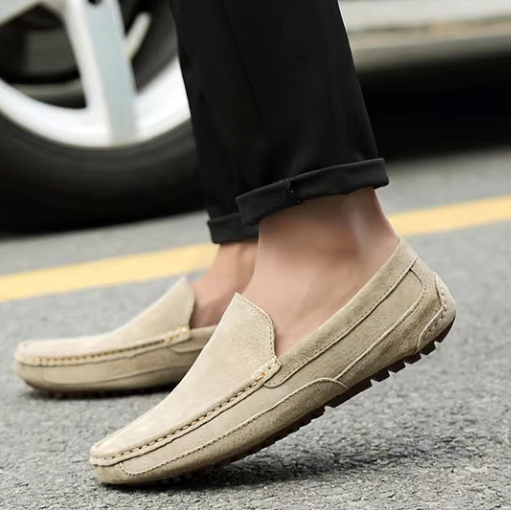 Mocassins beiges en daim pour homme