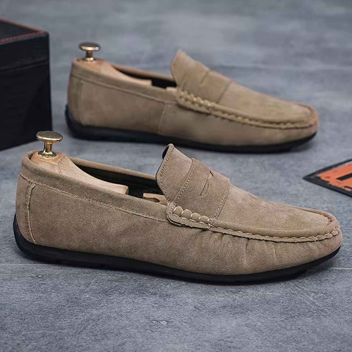 Mocassins en daim beige pour homme
