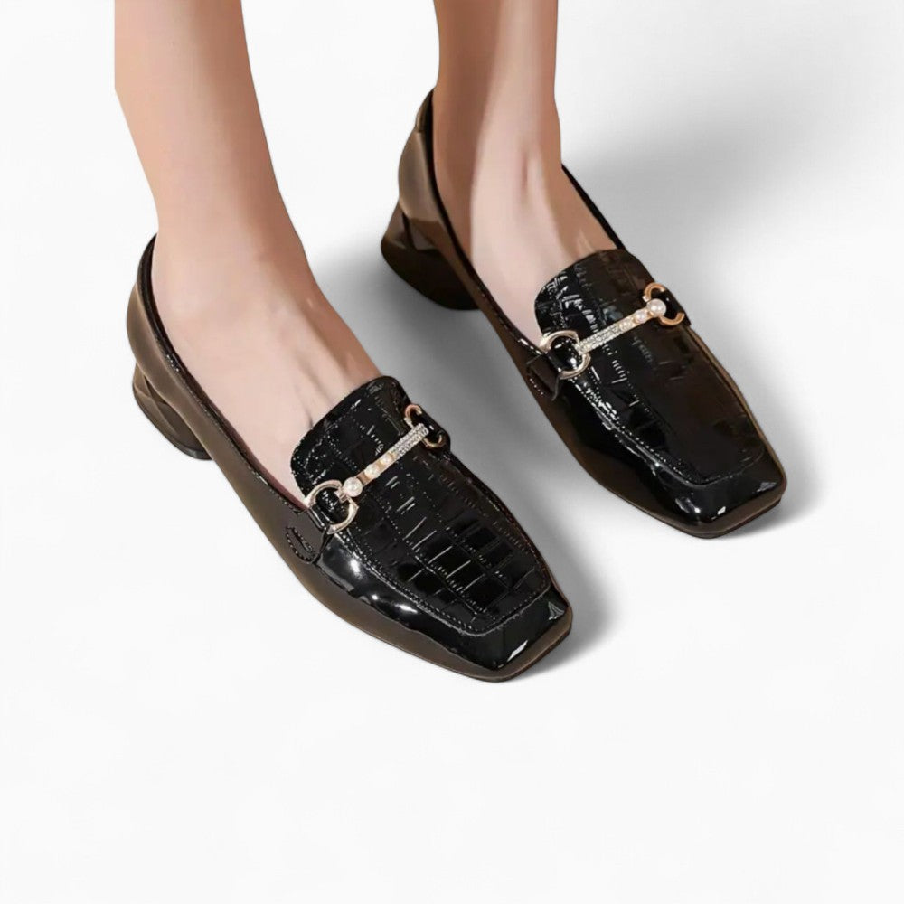Mocassins noirs à talons carrés style preppy