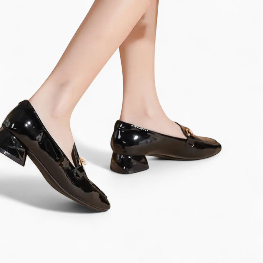 Mocassins noirs à talons carrés style preppy
