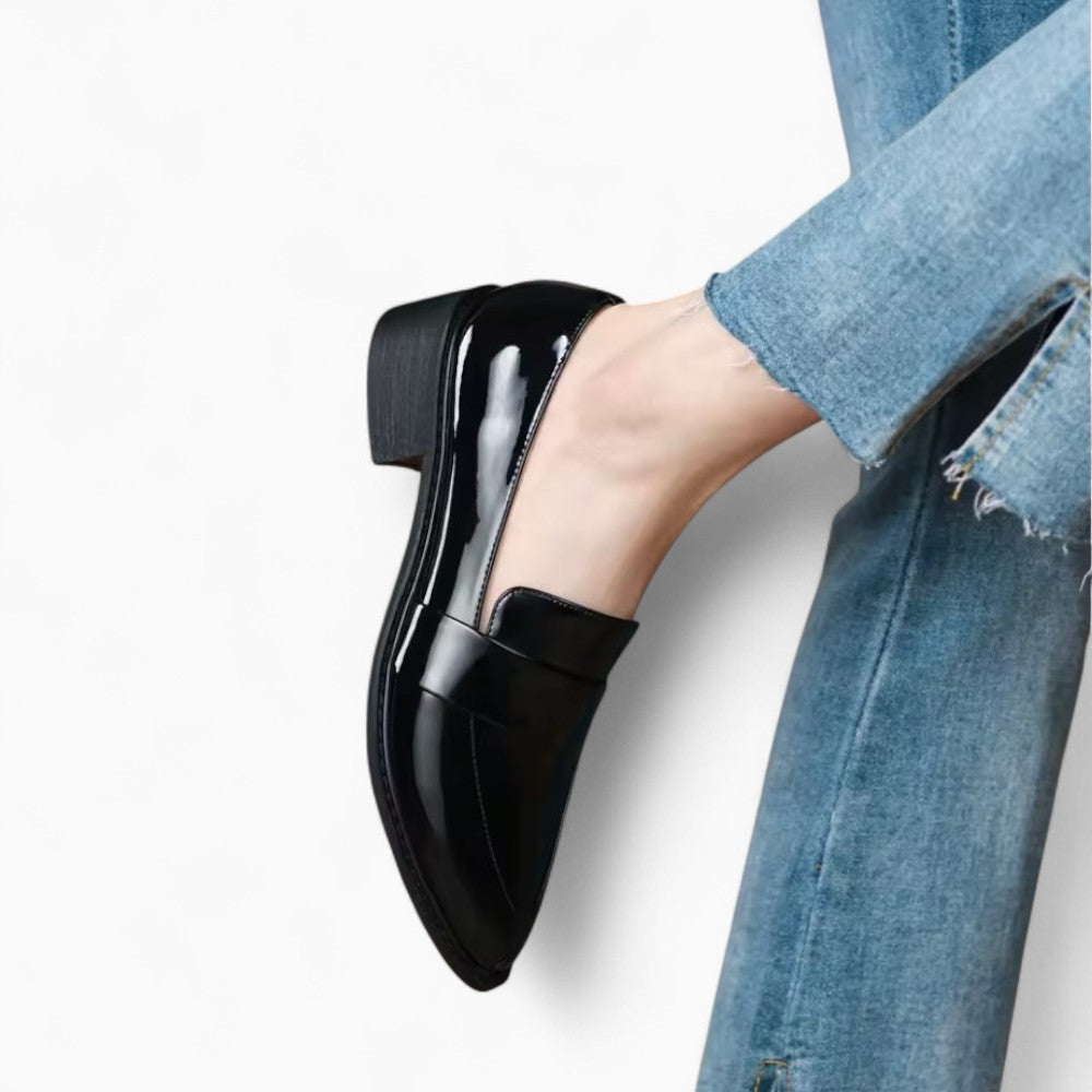 Mocassins noirs vernis à bout pointu