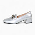 Mocassins argentés à talons carrés