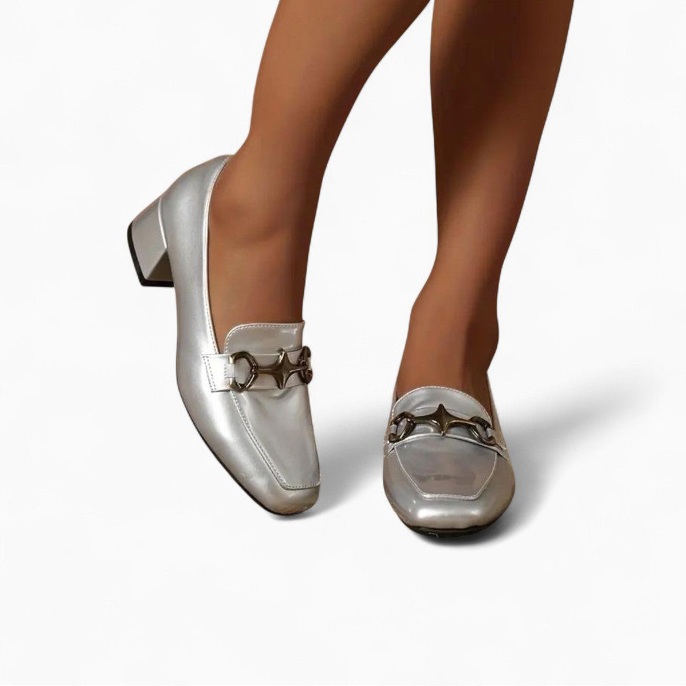 Mocassins argentés à talons carrés