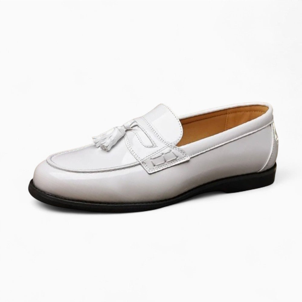 Mocassins vernis blancs à glands pour homme