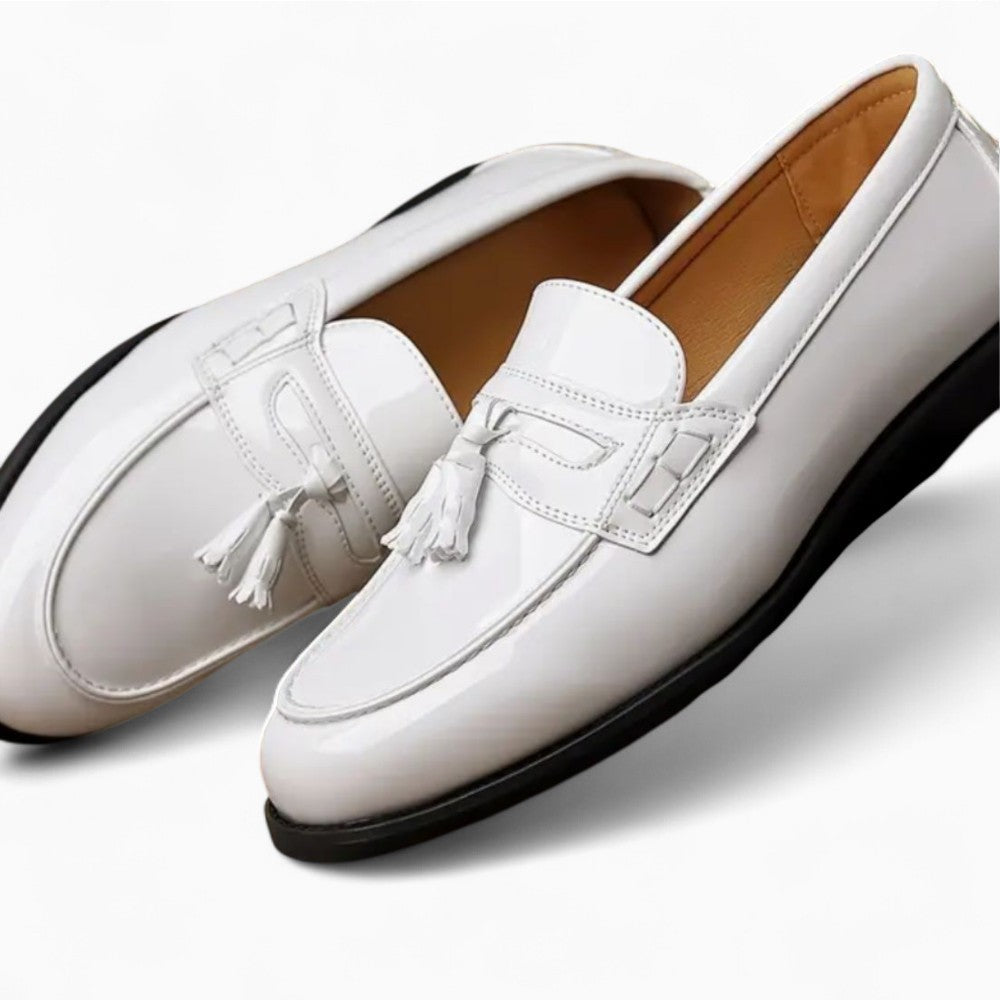 Mocassins vernis blancs à glands pour homme
