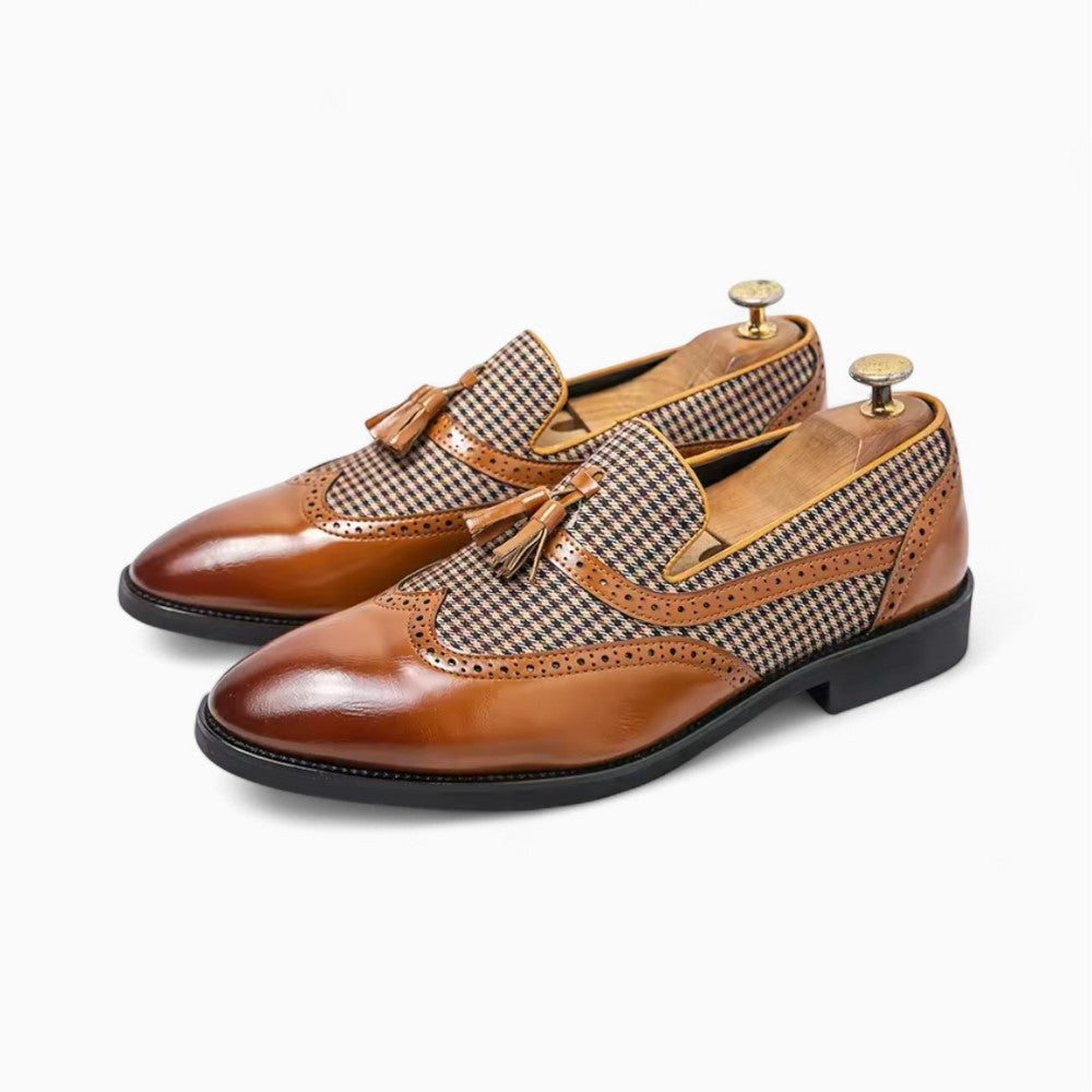 Mocassins à glands et à carreaux marron et blanc pour homme