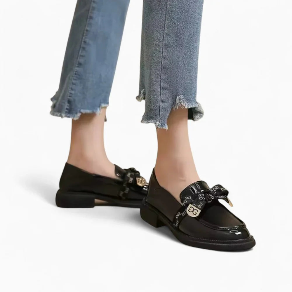 Mocassins vernis noirs à nœud