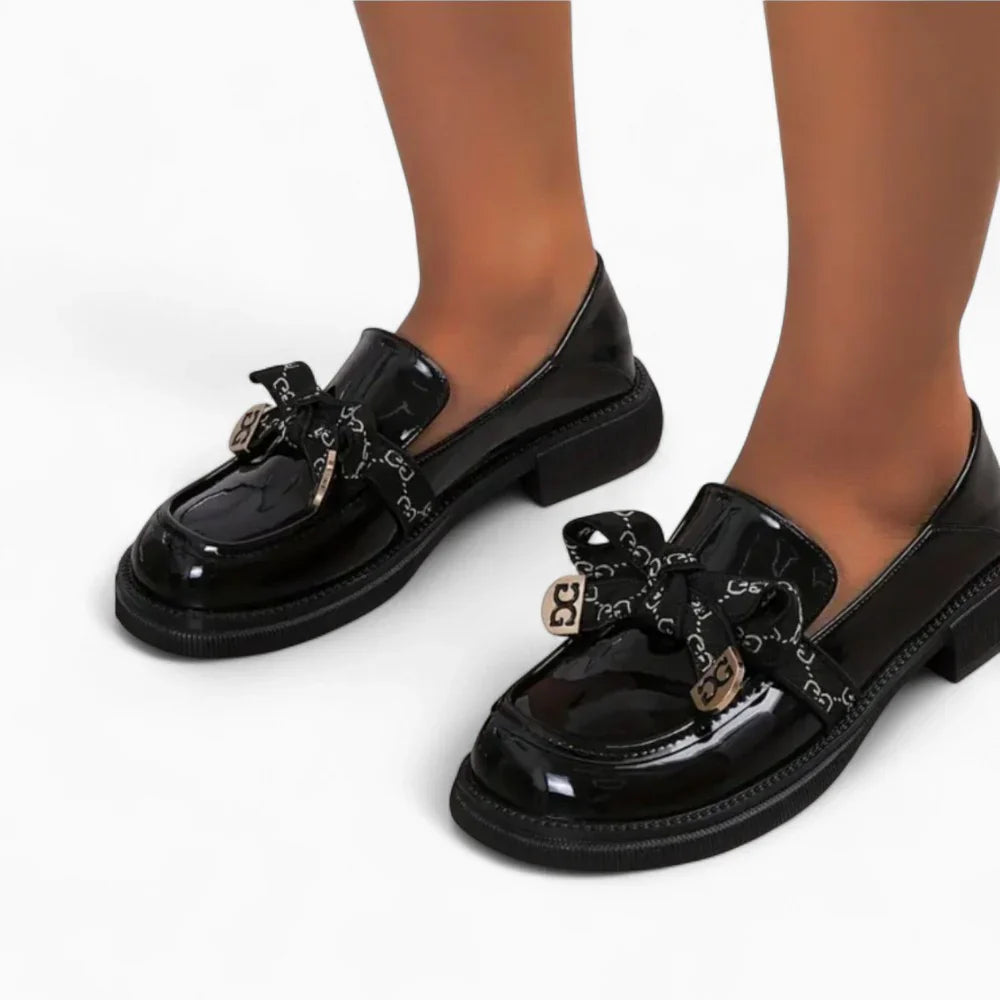 Mocassins vernis noirs à nœud